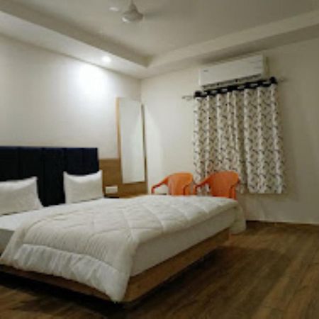 Hotel Kutchi Palace, Dwarka Exterior photo